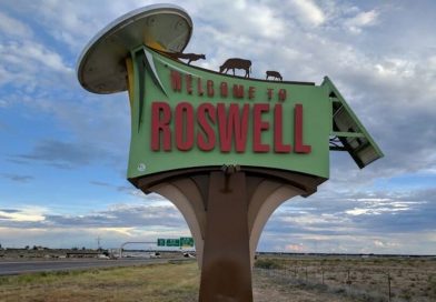 Sur la piste des soucoupes : La Route de Roswell, comédie américaine sous ciel paranoïaque