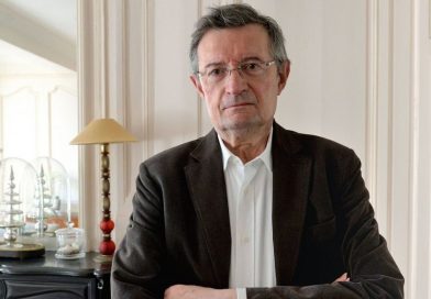 Claude Quétel face à Adolf Hitler : l’homme derrière la mécanique du désastre Claude Quétel face à Adolf Hitler : l’homme derrière la mécanique du désastre