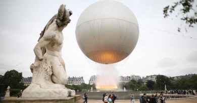 Histoires extraordinaires de ballons à Paris, de la montgolfière à la vasque olympique