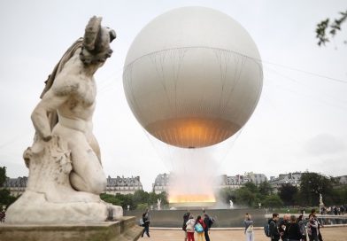 Histoires extraordinaires de ballons à Paris, de la montgolfière à la vasque olympique